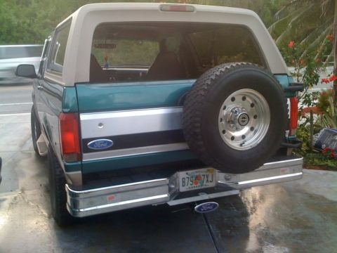 1996 Ford Bronco - This Ford Bronco's body style suggests a model year earlier than 1996.