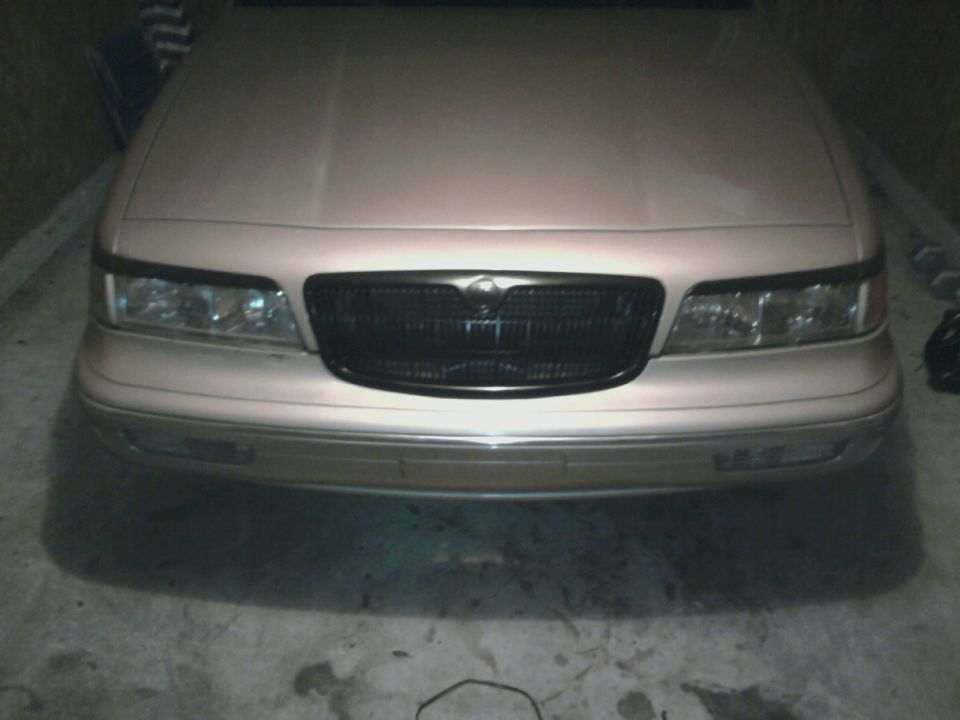 Front view of a 1995 Mercury Grand Marquis with a black grille