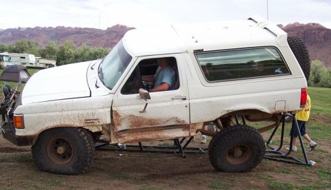 1990 Ford Bronco - Front 37" stuffs into my inner fender
