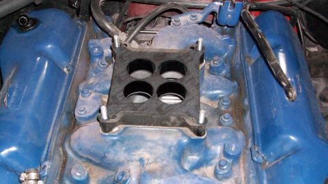 1973 Ford Ranchero - Edelbrock Performer 2V intake manifold with 1 inch spacer.