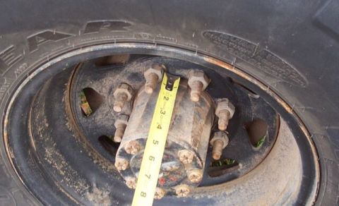 1990 Ford Bronco - The 10.25 is easily identified by a deep wheel bearing hub. Much deeper than 14 bolts or D70s