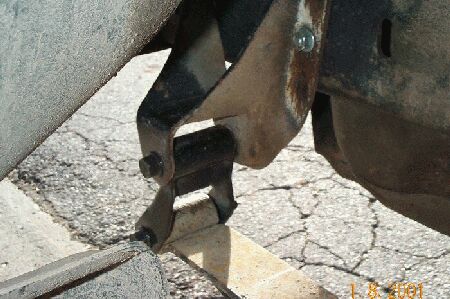 1990 Ford Bronco - Here's my shackle flip; the shackle is now "in compression"