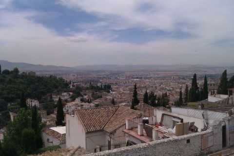 1991 Ford LTD Crown Victoria - A panoramic view of the city of Granada, Spain, showing its architecture and the surrounding landscape.