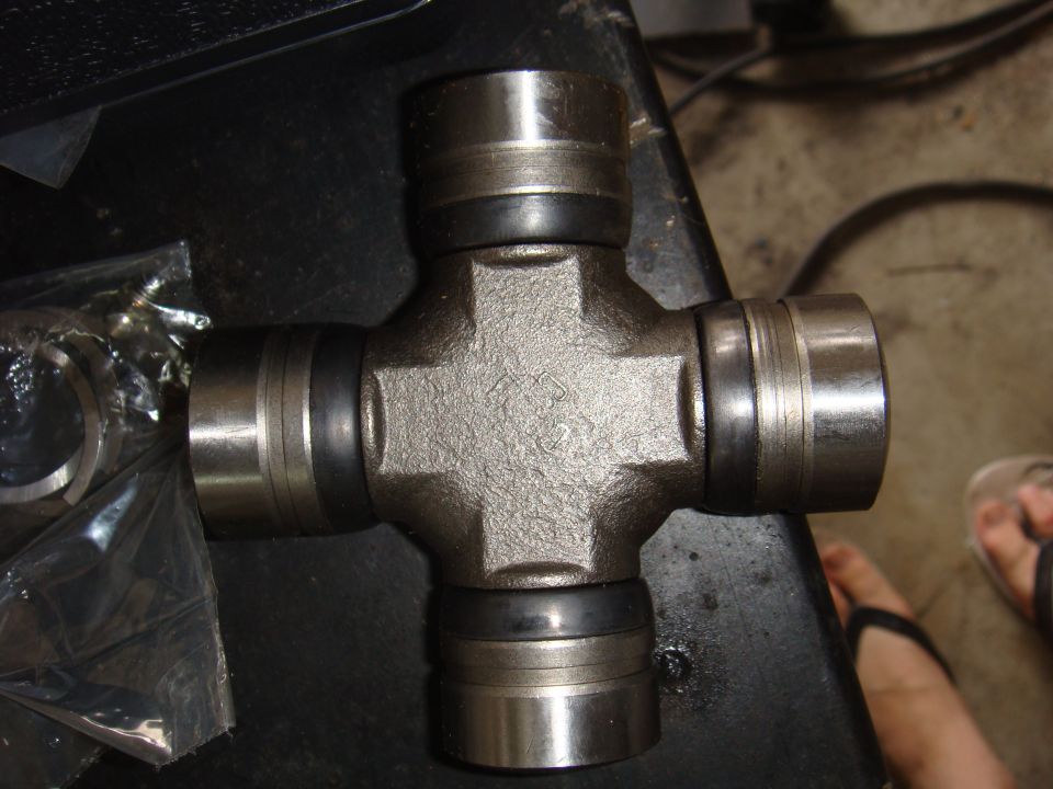 Universal joint with black rubber seals and metal yokes