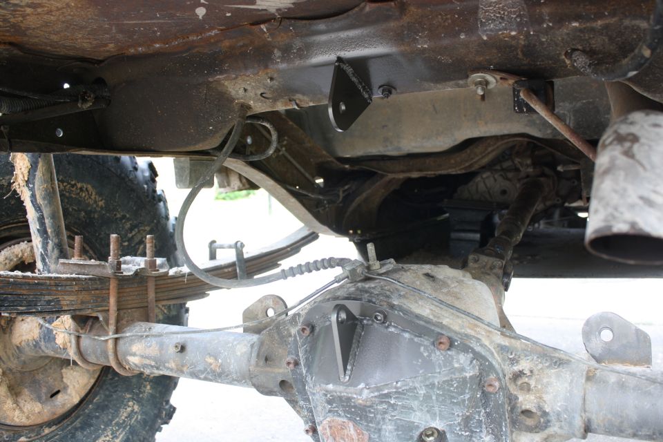 1984 Ford Bronco II undercarriage with leaf springs and differential