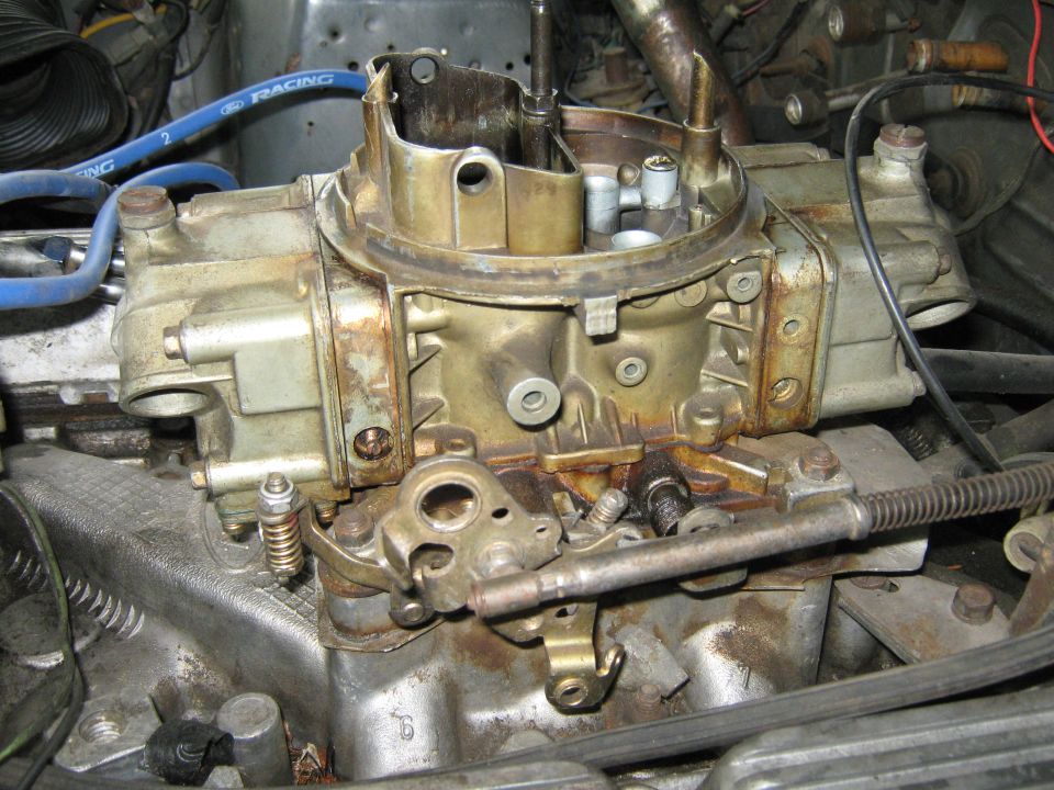 Engine carburetor with blue "Ford Racing" hose