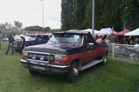 1991 Ford Crown Victoria - This two-tone pickup truck appears to be from the late 1980s, possibly a Ford F-Series.