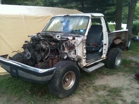1988 Ford Bronco - This 1987 Ford truck is missing its front end and engine, revealing the interior and rear section.