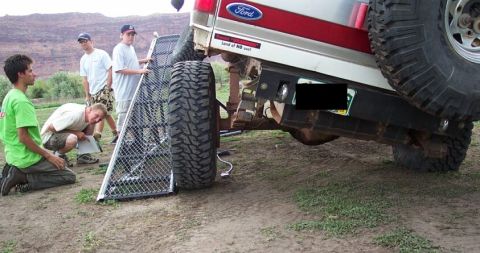 1990 Ford Bronco - This shows some rear flex with the flip (not that a shackle in tension isn't capable of similar flex)
