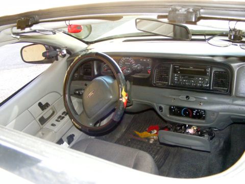 2003 Ford Crown Victoria photo