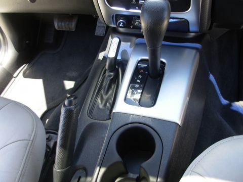 2002 Jeep Liberty - Interior view of a 2002 Jeep Liberty's center console, highlighting the gear selector and handbrake.