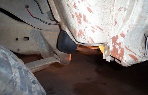 1990 Ford Bronco - Rock lights installed above spring hanger