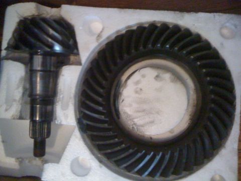 1995 Ford Bronco - Differential ring and pinion gears are shown, likely for a vehicle repair or upgrade.