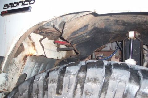 1990 Ford Bronco - Passenger inner fender hacked; you can also see a good place to come thru the firewall here