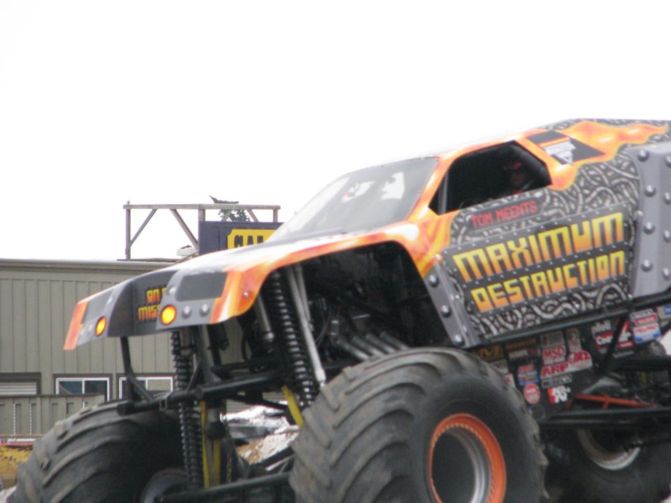 Monster truck with "MAXIMUM DESTRUCTION" graphics on side