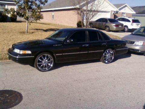 1992 Ford Crown Victoria - This sedan has a distinctive body style that differs from the claimed 1992 model year.
