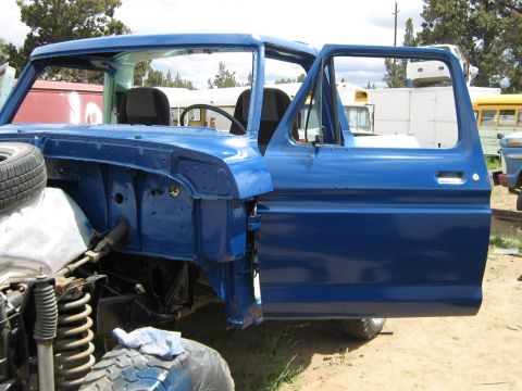 1978 Ford Bronco - door is painted