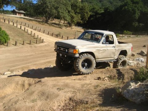 1989 Ford Bronco - This modified 1987 Ford Bronco tackles a challenging off-road course.