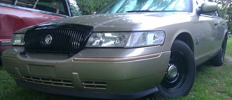 2000 Mercury Grand Marquis - Front view of a 2000 Mercury Grand Marquis parked next to another vehicle.