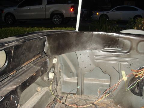 1989 Ford Escort - The engine bay of a vehicle is shown, with a prominent wiring harness and the Supermotors logo visible at the bottom.