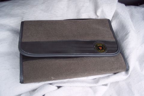 2001 Ford Crown Victoria - This is a Saab owner's manual case, not a 2001 Ford Crown Victoria.