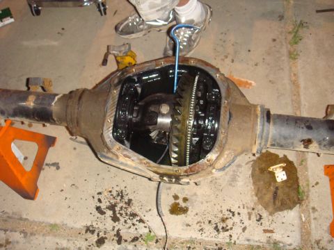 1992 Ford Bronco - Differential assembly with gears exposed, being worked on with a tool. The Supermotors logo is visible in the lower right corner.