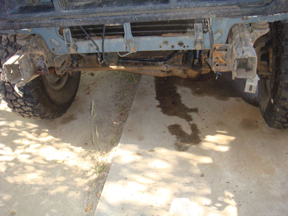 Front axle and suspension of a vehicle with large tires