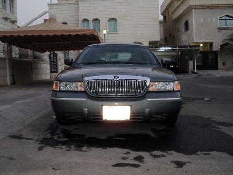2001 Mercury Grand Marquis - This 2001 Mercury Grand Marquis is shown from a front-facing perspective.
