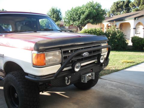 1991 Ford Bronco - Front view of a 1991 Ford Bronco an aftermarket bumper with a winch and tow hooks.