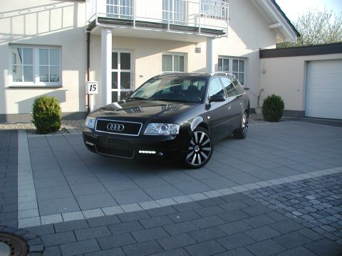 2003 Audi A6 - A black 2003 Audi A6 Avant is parked in front of a modern house.