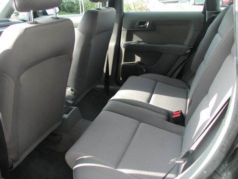 2001 Audi A4 - The rear seats and door panel of a car are visible, with a watermark at the bottom right.