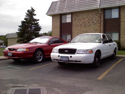 2000 Ford Crown Victoria photo