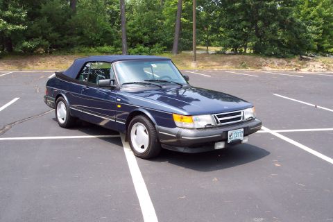 2001 Ford Crown Victoria - This dark blue convertible is a 1992 Saab 900 Turbo, not a 2001 Ford Crown Victoria.