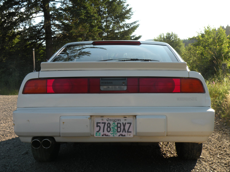 White 1989 Nissan 300ZX rear view with Oregon license plate 578-BXZ
