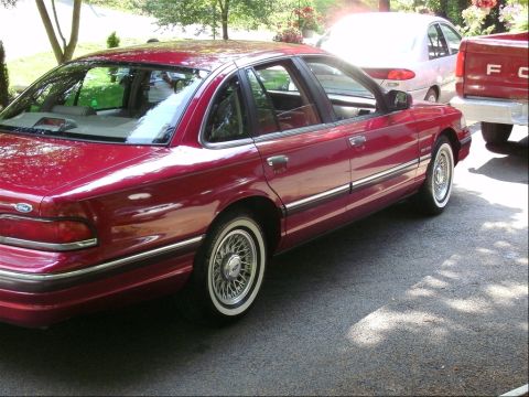 1994 Ford Crown Victoria photo