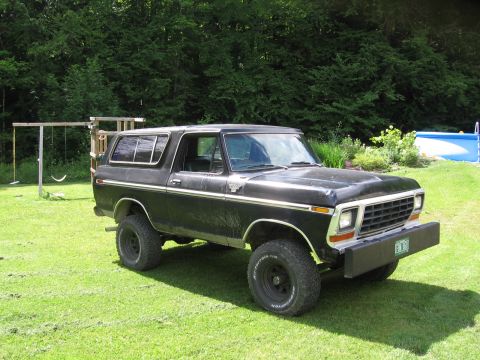 1979 Ford Bronco - This Bronco has a grille that indicates it is a 1978 model, not a 1979.