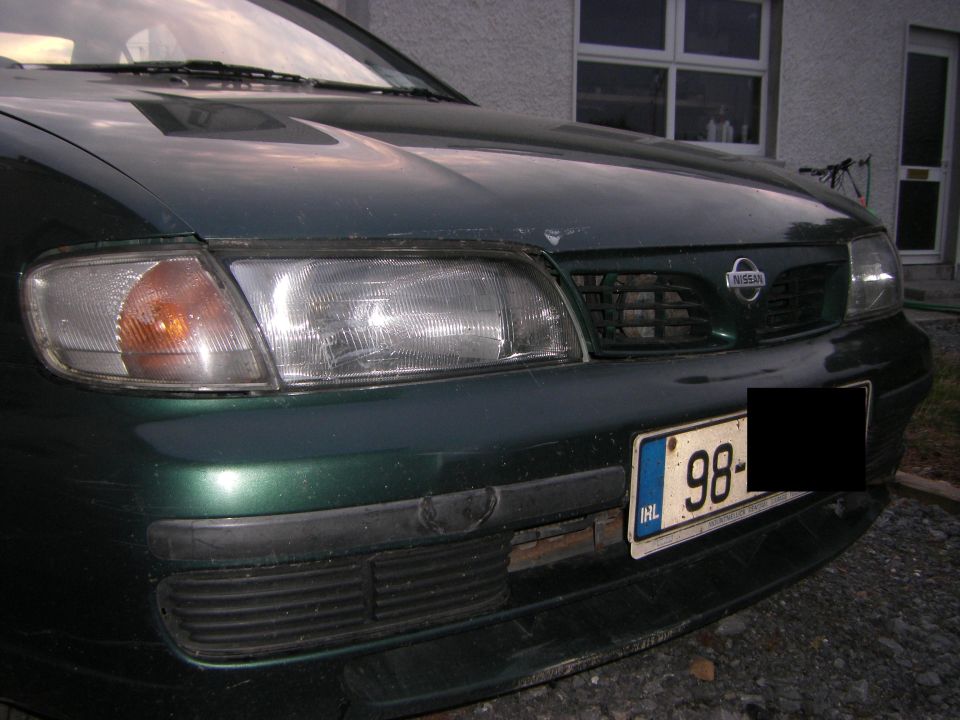 Green 1998 Nissan Almera front end with license plate '98-'