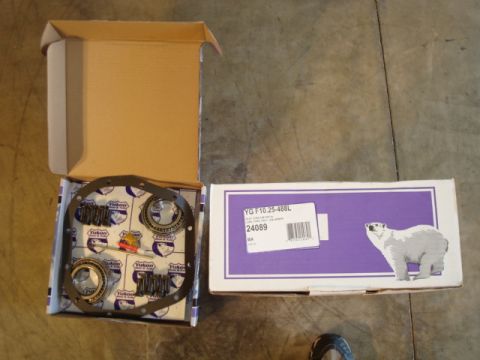 1995 Ford Bronco - A Yukon differential bearing kit is shown, with part number YG F10.25-488L visible on the box.