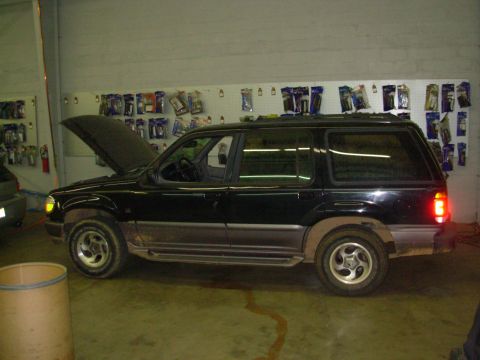 1983 Ford Bronco - This '97 Mountaineer runs and drives fine, so it's an ideal engine donor. He's already spent some money on the original 9" rear axle,…