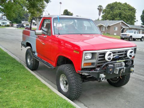 1985 Ford Bronco - This modified Ford Bronco has a two-tone paint job and sits on large off-road tires.