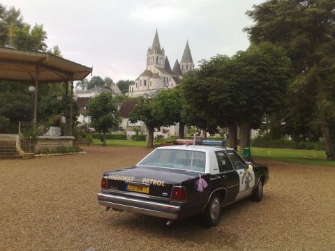 1991 Ford Crown Victoria - 1991 Ford Crown Victoria police car parked in front of a church.