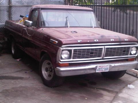 1986 Ford Bronco - This early 1970s Ford F-Series pickup truck has a prominent grille and Ford badging.