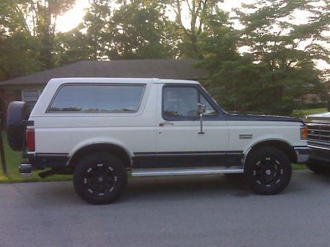 1991 Ford Bronco photo