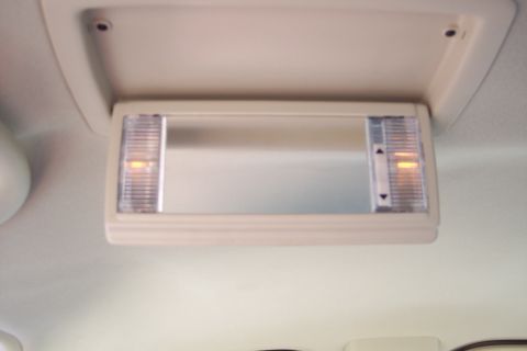 2001 Ford Crown Victoria - The overhead console features a mirror and illuminated lights with directional controls.