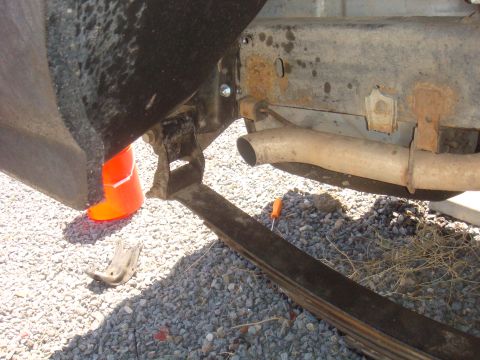 Leaf spring and exhaust pipe on gravel