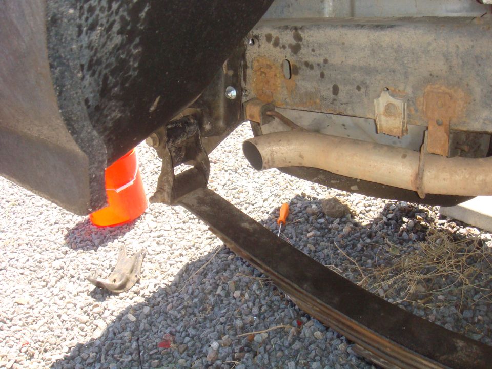 Leaf spring and exhaust pipe on gravel