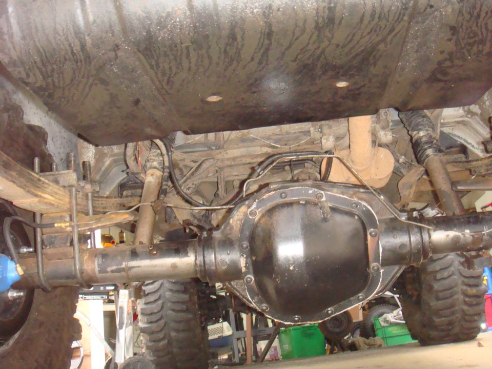 Rear axle and suspension of a vehicle, viewed from below