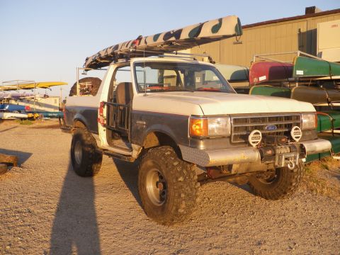 1991 Ford Bronco - This 1991 Ford Bronco is equipped for adventure with a canoe on its roof rack.