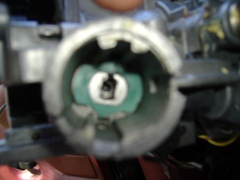 1995 Ford F-150 - The internal components of a vehicle's steering column ignition lock cylinder are visible.