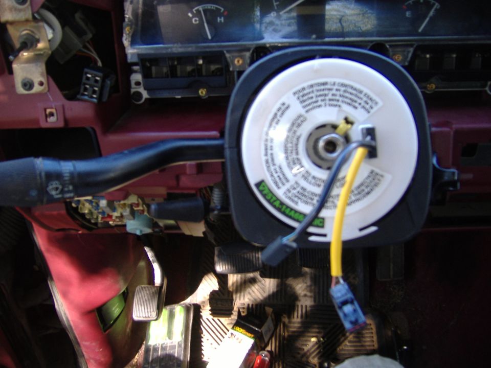 Steering column with airbag clock spring and wiring. Part number VISTA-14A66
